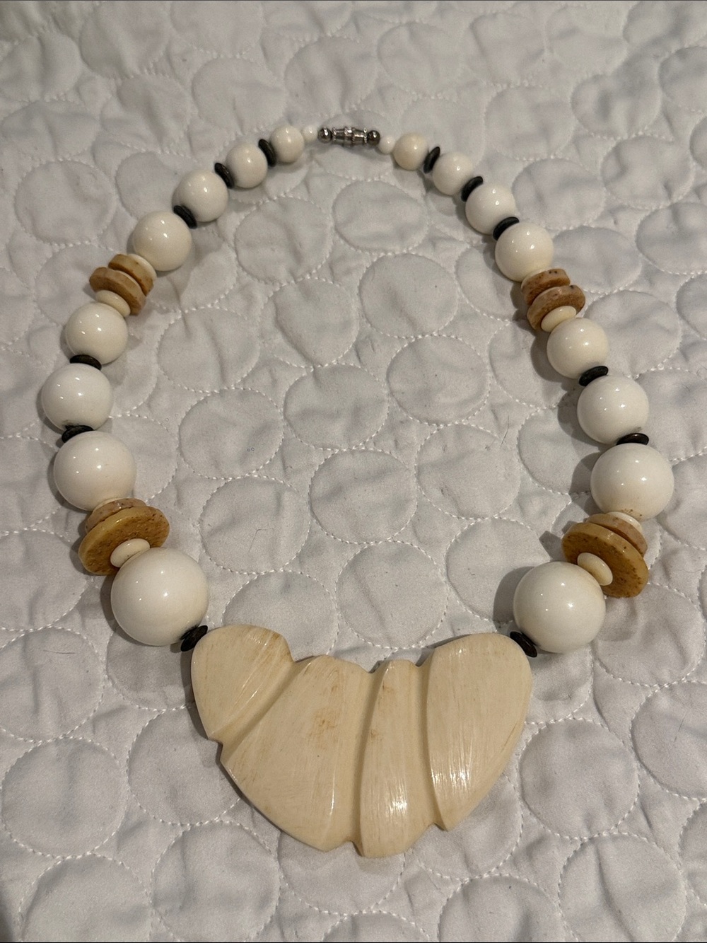 VINTAGE 1980’s chunky Handcrafted White & Natural Beaded Statement Necklace